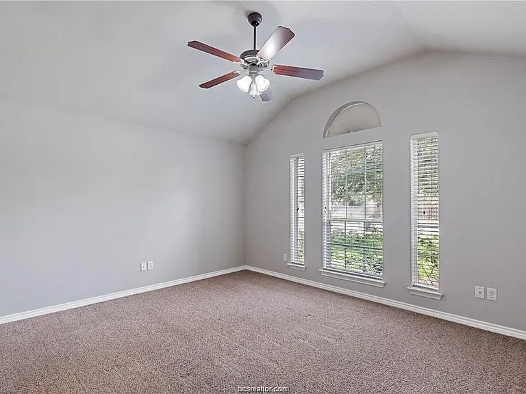3806 Dresden Ln — Photo 8