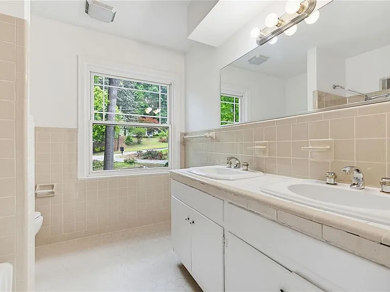 445 Forest Hills Dr — Photo 22