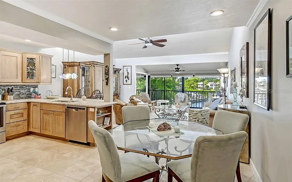 1 bed, 1.5 bath, 789 sqft, $2,200 — Photo 3