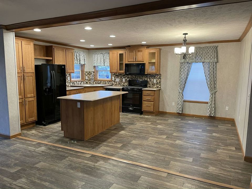 1st image of 152 Crestwood Dr