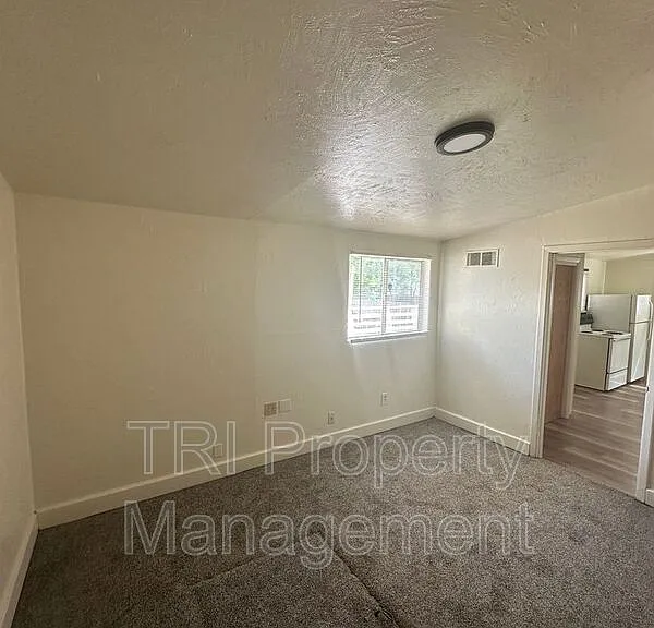 1453 1/2 10th Ave — Photo 11