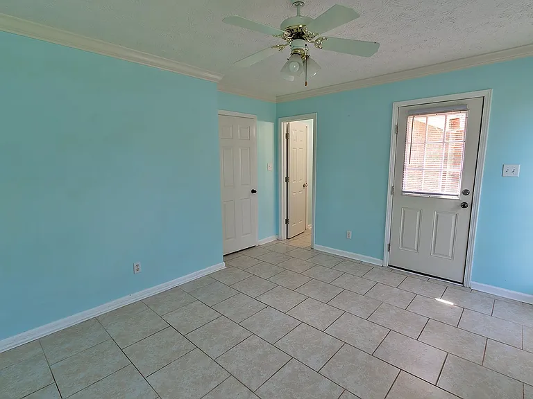 1901 Calumet Pkwy — Photo 18