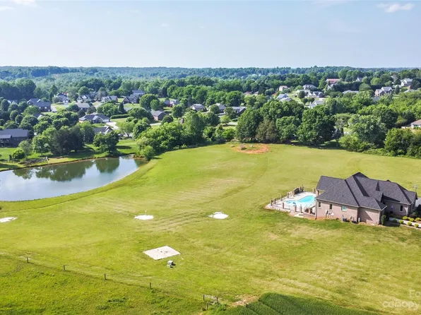 2853 Zion Church Rd, Hickory, NC 28602