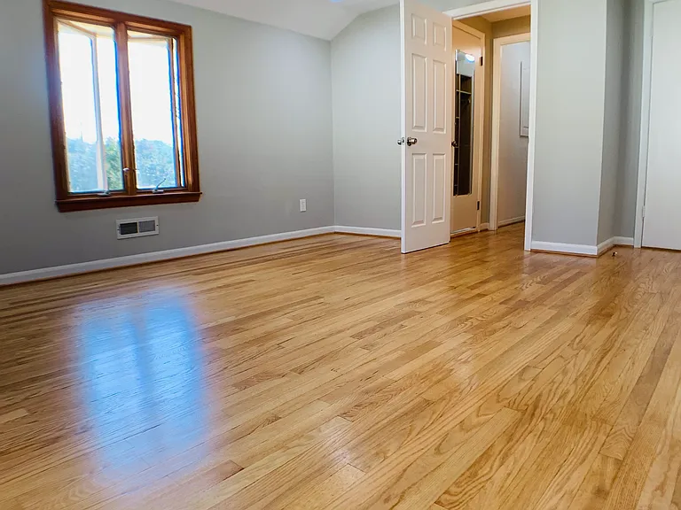 2113 Folkstone Rd — Photo 9