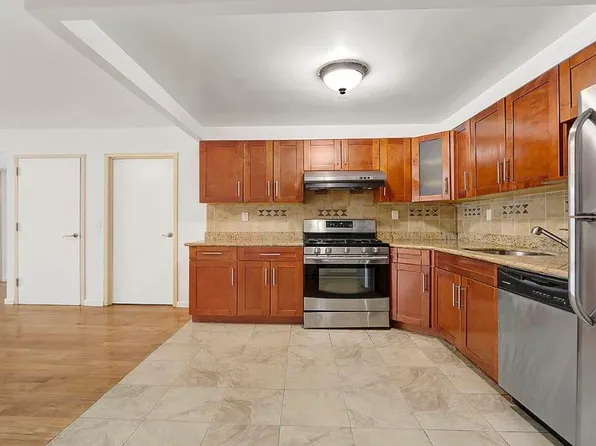 140-75 Ash Avenue image 4 of 17