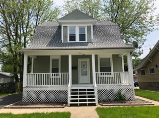 914 Clay St, Woodstock, IL 60098