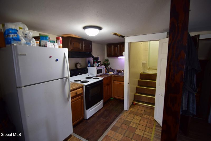 5th image of 460 Cold Spring Road