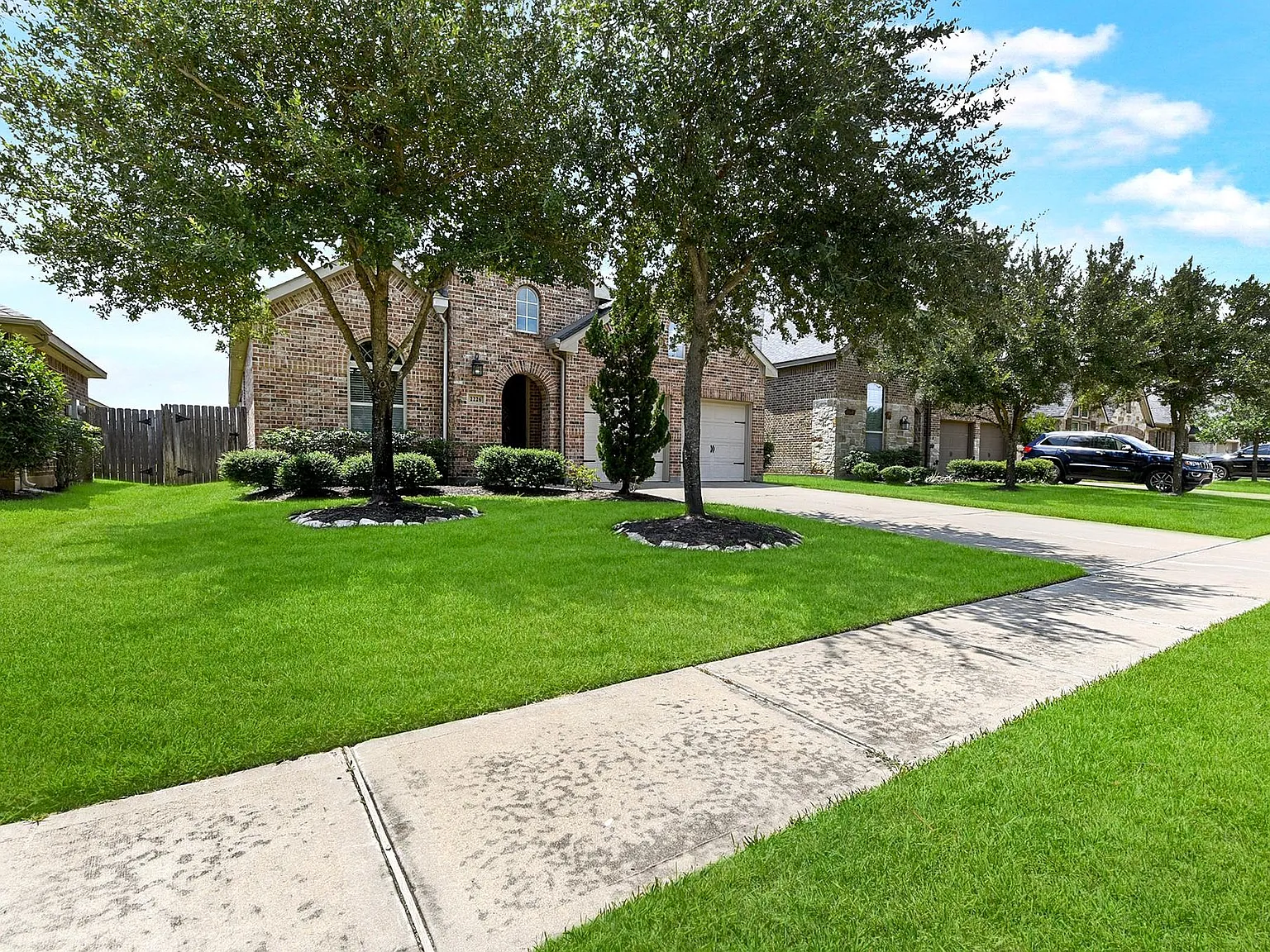 3 bed, 2.0 bath, 2309 sqft, $2,495 — Photo 3