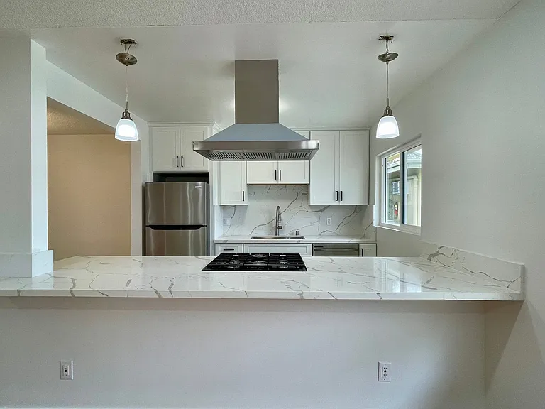 1411 N Fairfax Ave — Photo 4