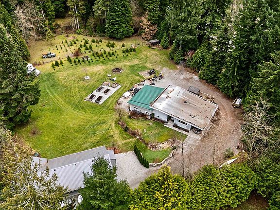 3rd image of 29907 Dewdney Trunk Rd