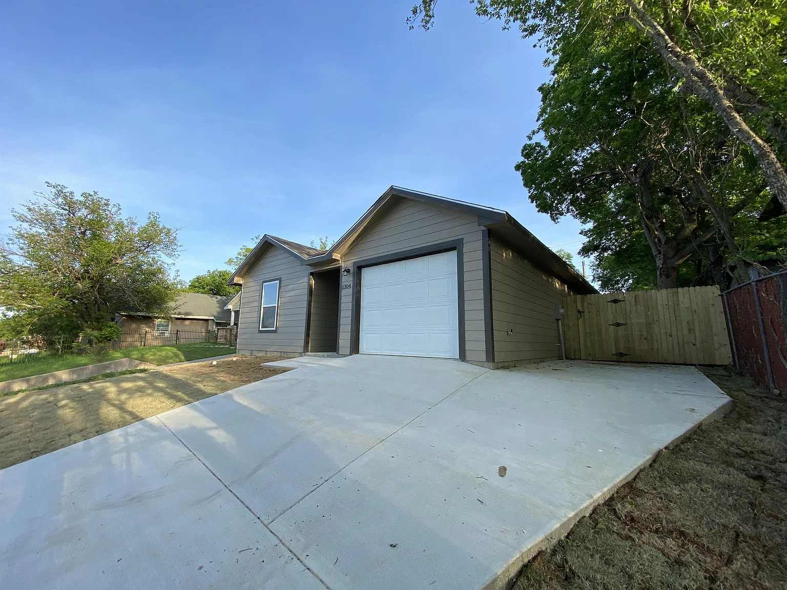 1304 East Magnolia Ave; Fort Worth 7610 — Photo 4