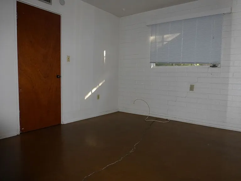 1200 S Farmer Ave — Photo 4