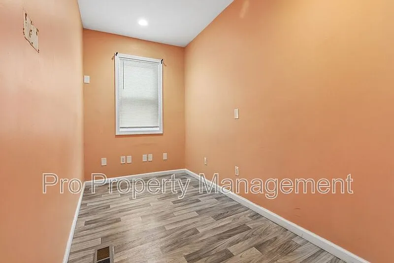 3 bed, 2.0 bath, 2389 sqft, $2,695 — Photo 4