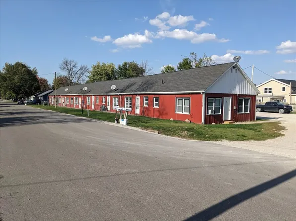 420 Water St, Center Pt, IA 52213
