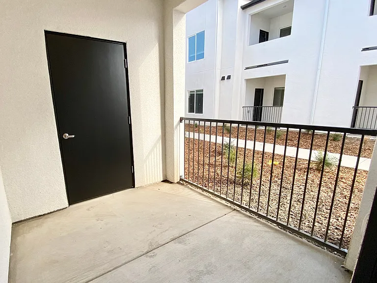 Brand New - Del Rio Apartments — Photo 5