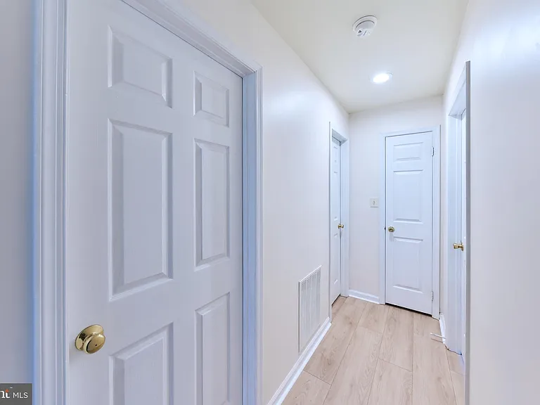 8508 Silverdale Rd — Photo 32