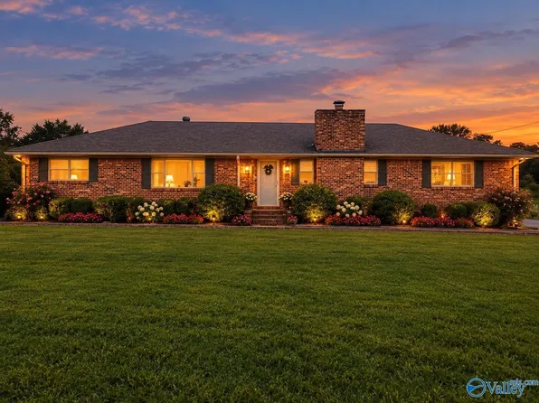 2130 Solitude Rd, Albertville, AL 35950