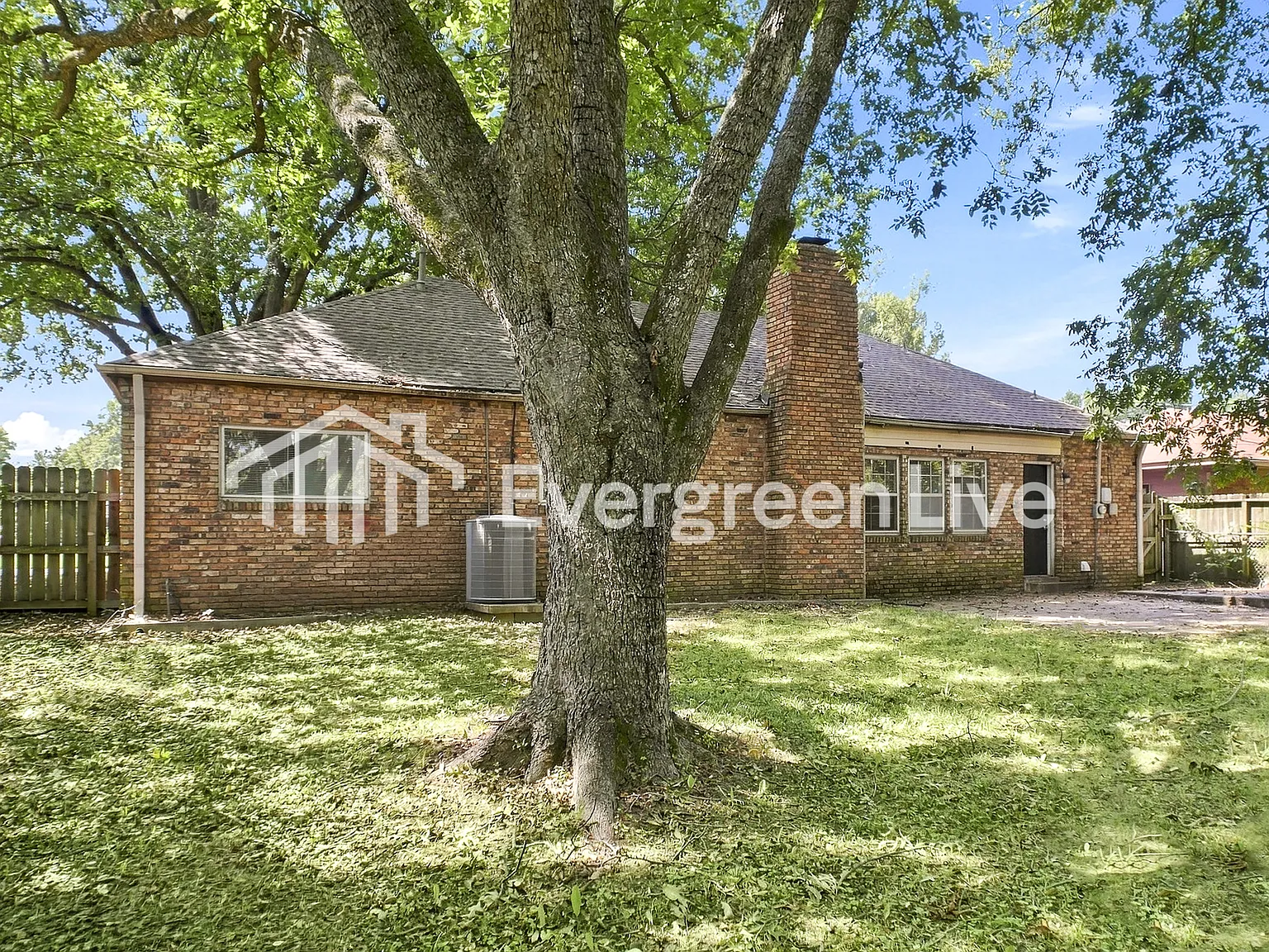 3 bed, 2.0 bath, 1545 sqft, $1,245 — Photo 2