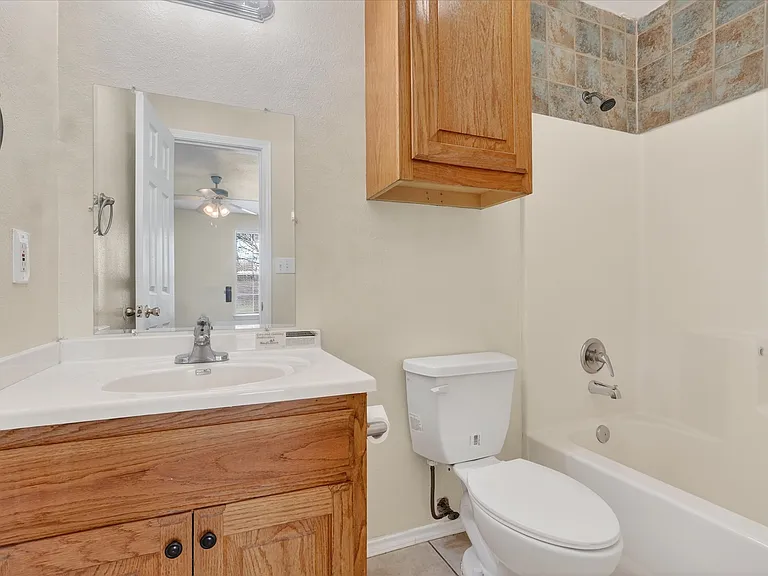509 W Cedar St — Photo 15