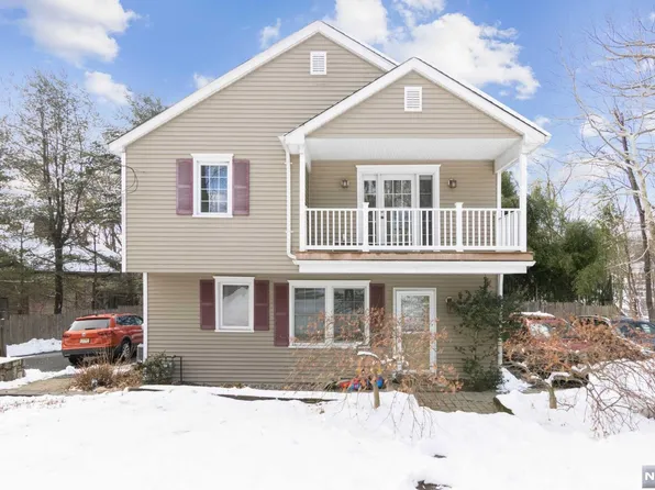 106 Mill Rd, Morris Plains, NJ 07950