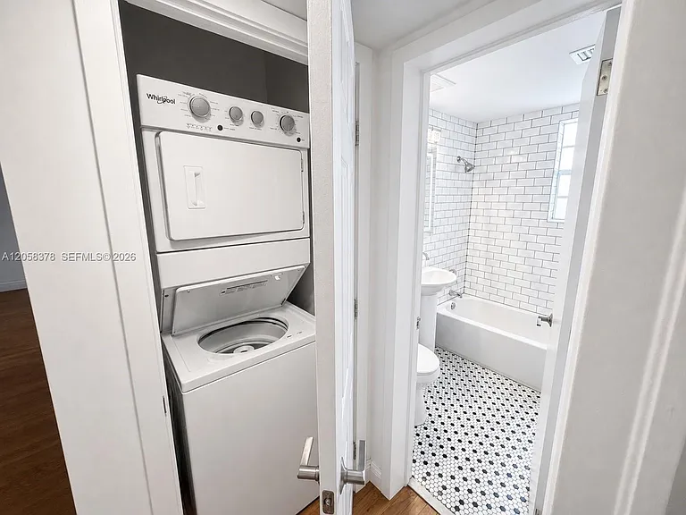 1561 West Ave #2 — Photo 28