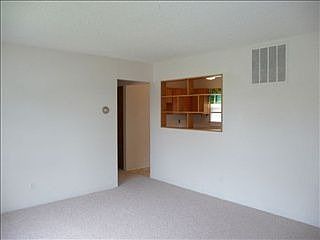 2nd image of 2826 Elm Ave