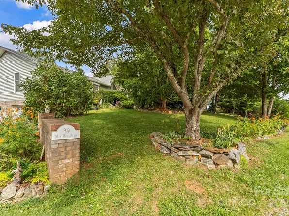 39 May Hill Pl, Leicester, NC 28748