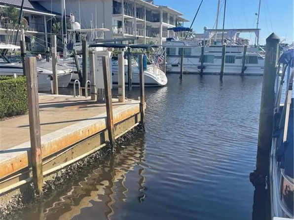 900 Broad AVE S, NAPLES, FL 34102