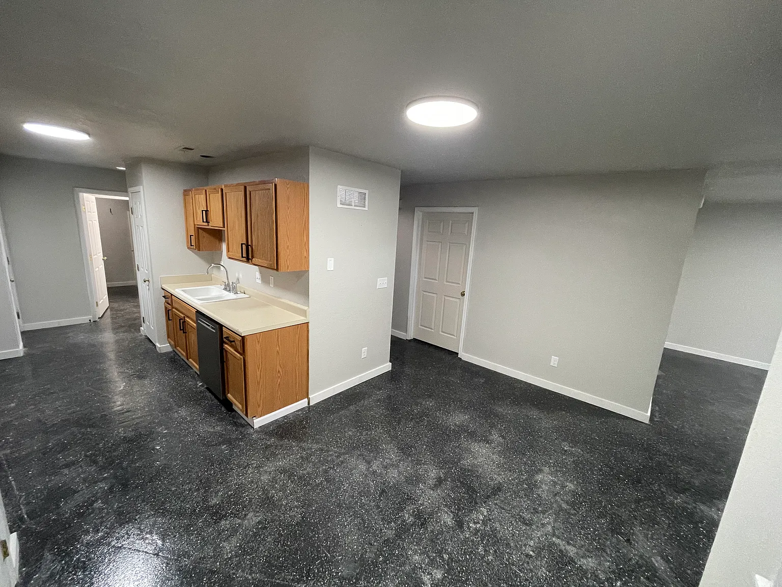 3 bed, 1150 sqft, $1,750 — Photo 3