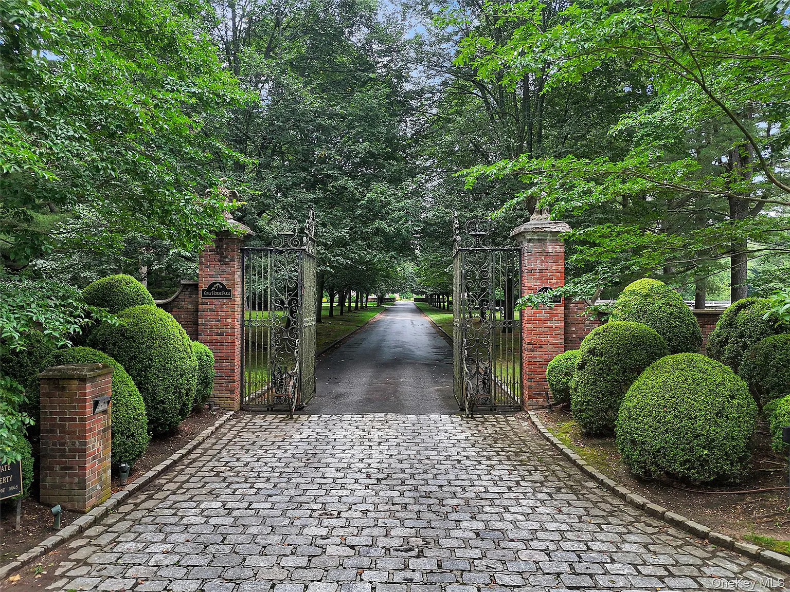 60 Piping Rock Road photo 1