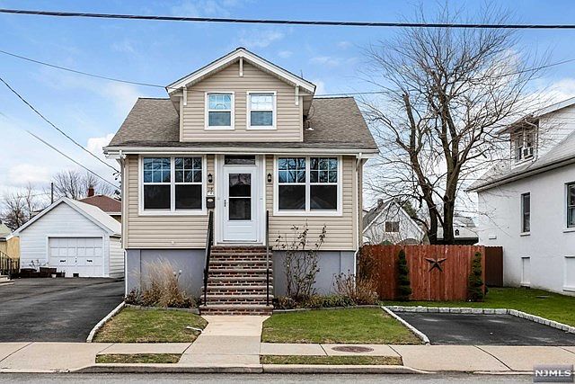 1st image of 18 Berger St