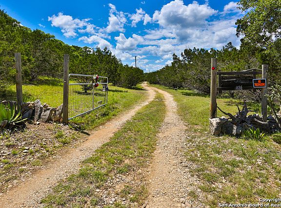 3rd image of 528 Mountain Creek Trl