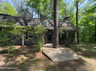 36 Hoffman Rd, Saratoga Springs, NY 12866