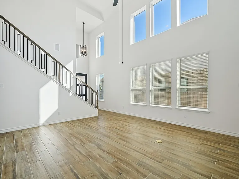 10833 Coppola — Photo 10