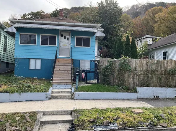 1514 Temple St, Hinton, WV 25951