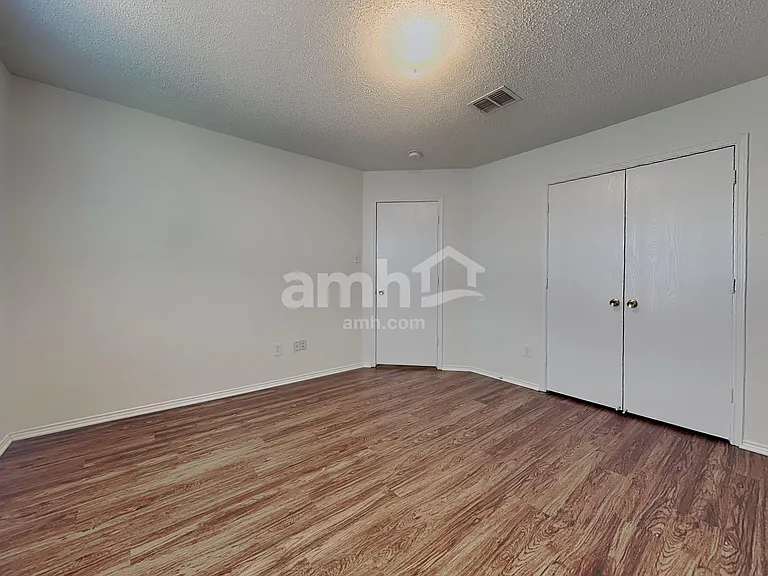 8724 Hunters Creek Ct — Photo 13
