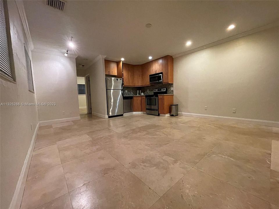1st image of 1900 NE 46th St APT A8