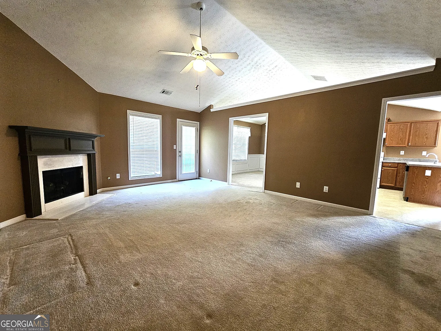 4 bed, 2.0 bath, 2008 sqft, $2,000 — Photo 4
