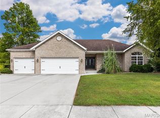 2001 Kensington Pl, Saint Jacob, IL 62281