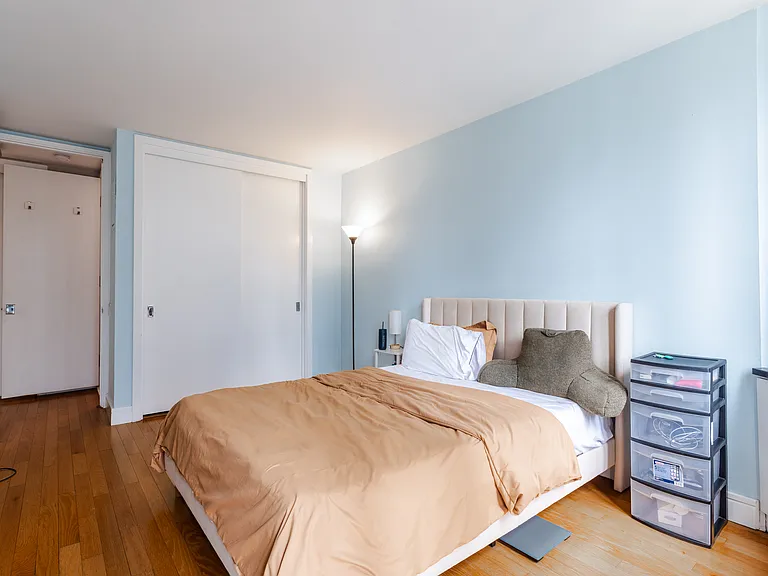 500 W 43rd St #18C — Photo 4