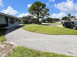 6844 SW 10th St, Pembroke Pines, FL 33023