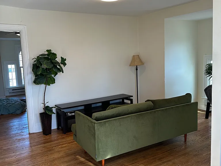 822 S George St #3 — Photo 3