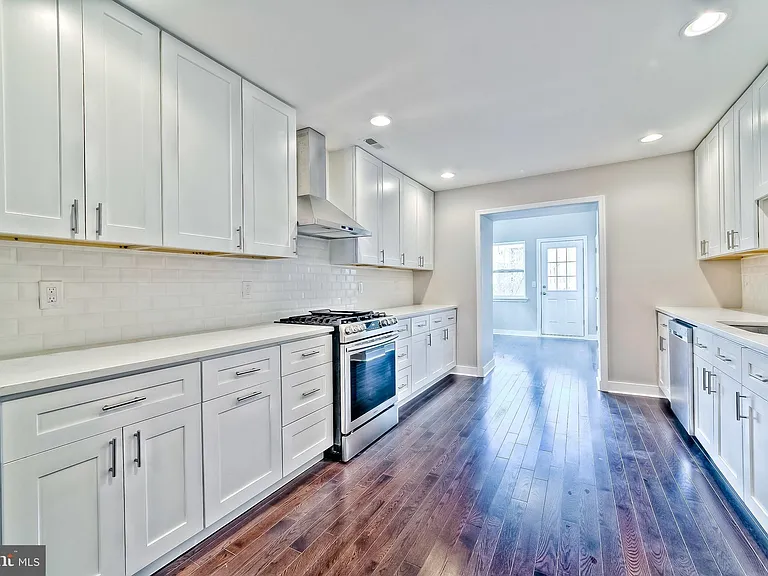 226 S Washington St — Photo 6