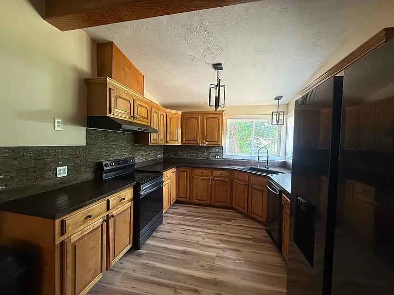3514 Joan St — Photo 4