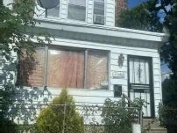 2661 Shields St, Philadelphia, PA 19142