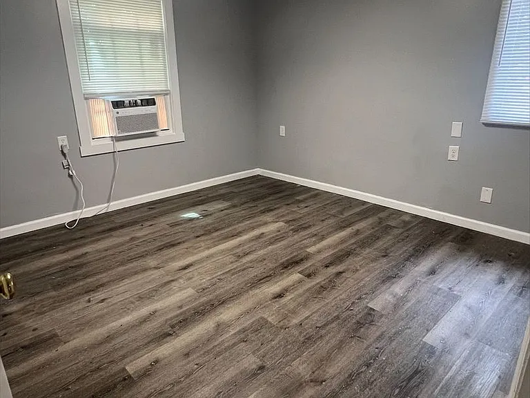 406 W Maple St — Photo 10