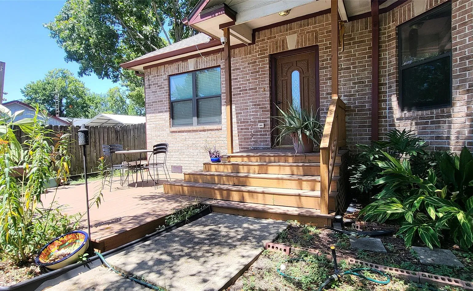 3 bed, 2.0 bath, 2270 sqft, $2,950 — Photo 2