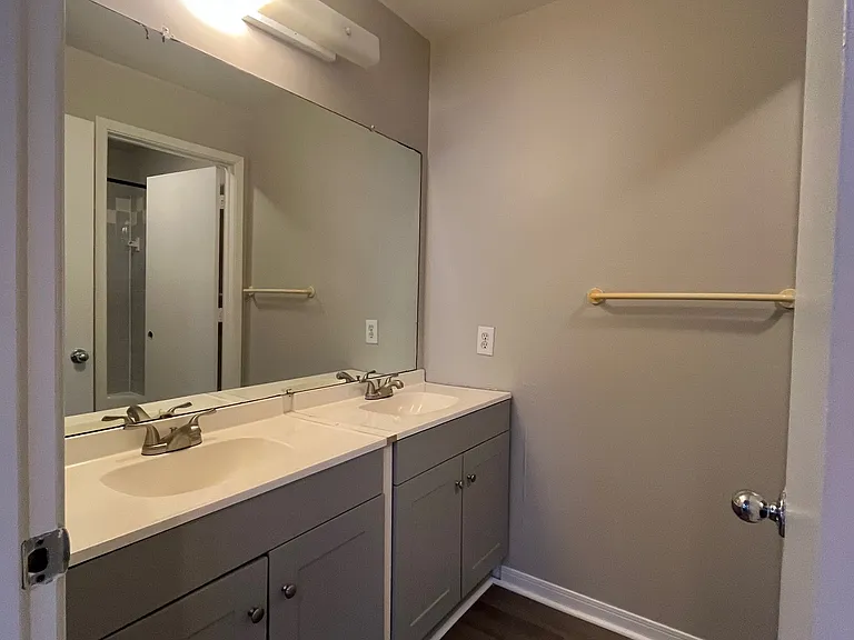2601 SW Archer Rd — Photo 8