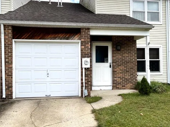 306 Foxwood Ln, Marlton, NJ 08053