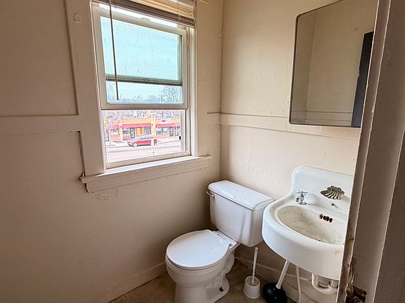5th image of 3118 Emerson Ave N #1